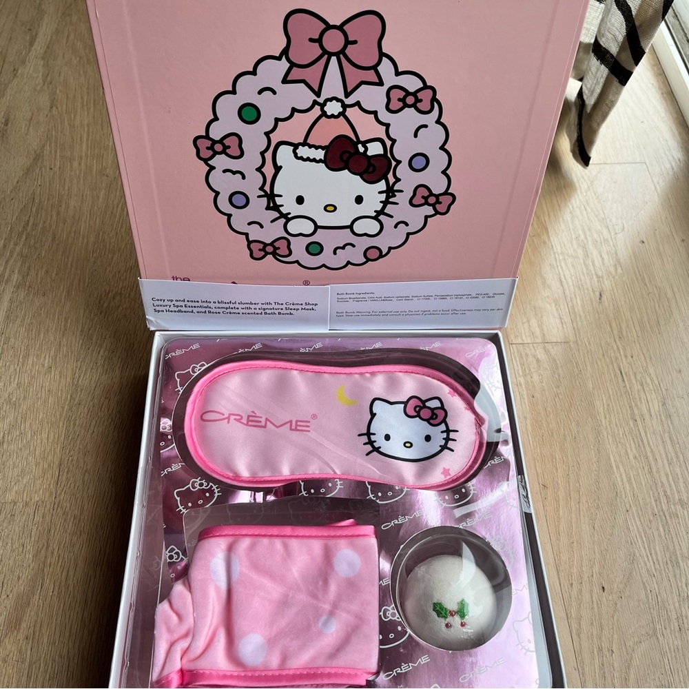 New Hello Kitty Spa Essentials Set - Picture 2 of 3